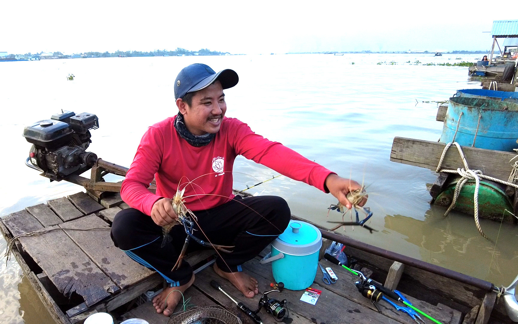 An Giang: Mùa săn bắt tôm càng xanh đặc sản "lộc trời" ven bãi cồn sông Hậu