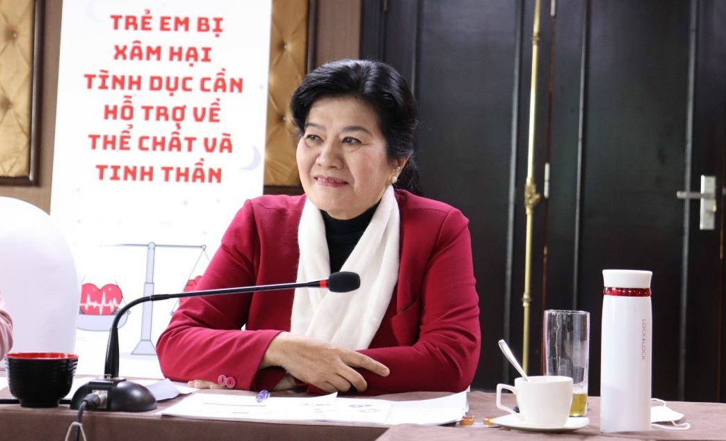 Bé gái 8 tuổi bị &quot;mẹ kế&quot; bạo hành tử vong: &quot;Dư luận bức xúc người thân đã không quan tâm là đúng!&quot; - Ảnh 2.