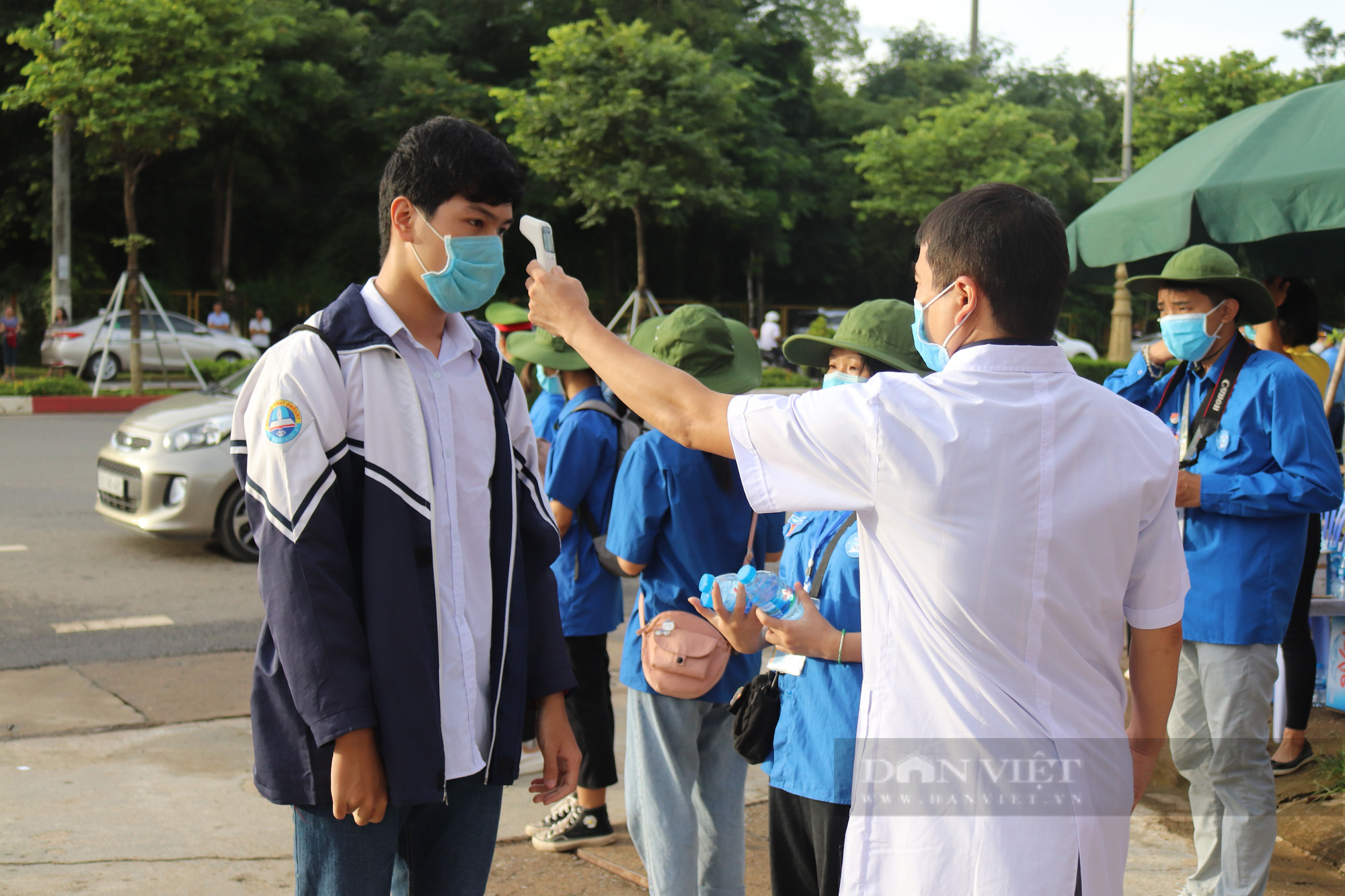 Thêm 29 ca dương tính SARS-CoV-2 là học sinh, TP Sơn La cho toàn bộ học sinh tạm dừng đến trường - Ảnh 1.
