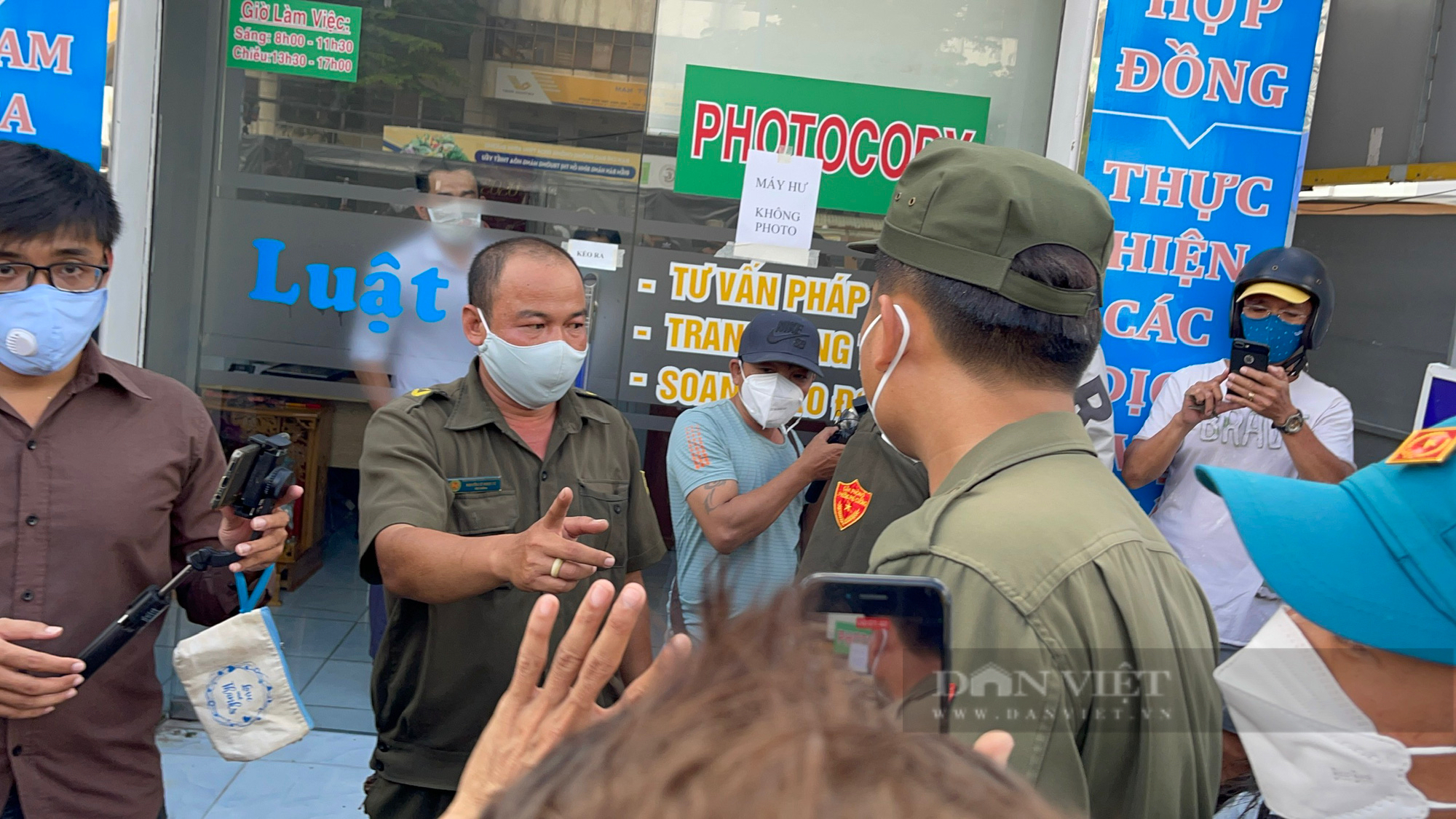 Dùng “ảnh nóng” để tống tiền bà Nguyễn Phương Hằng, nam thanh niên lãnh 1 năm tù treo - Ảnh 4.
