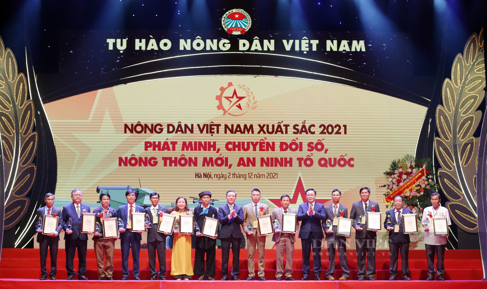 Toàn cảnh đêm Tôn vinh 63 nông dân Việt Nam xuất sắc năm 2021 - Ảnh 12.