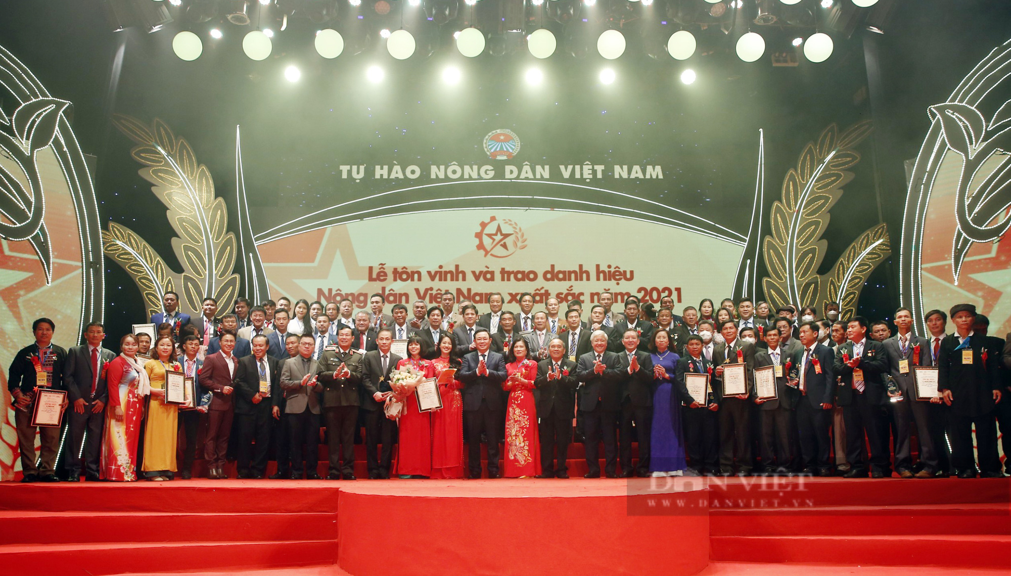 Toàn cảnh đêm Tôn vinh 63 nông dân Việt Nam xuất sắc năm 2021 - Ảnh 14.