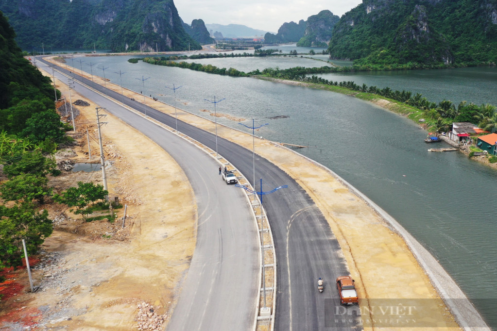 Loạt công trình trái phép &quot;mọc&quot; bên đường bao biển Hạ Long – Cẩm Phả: Chủ đầu tư có tiếp tay? - Ảnh 3.