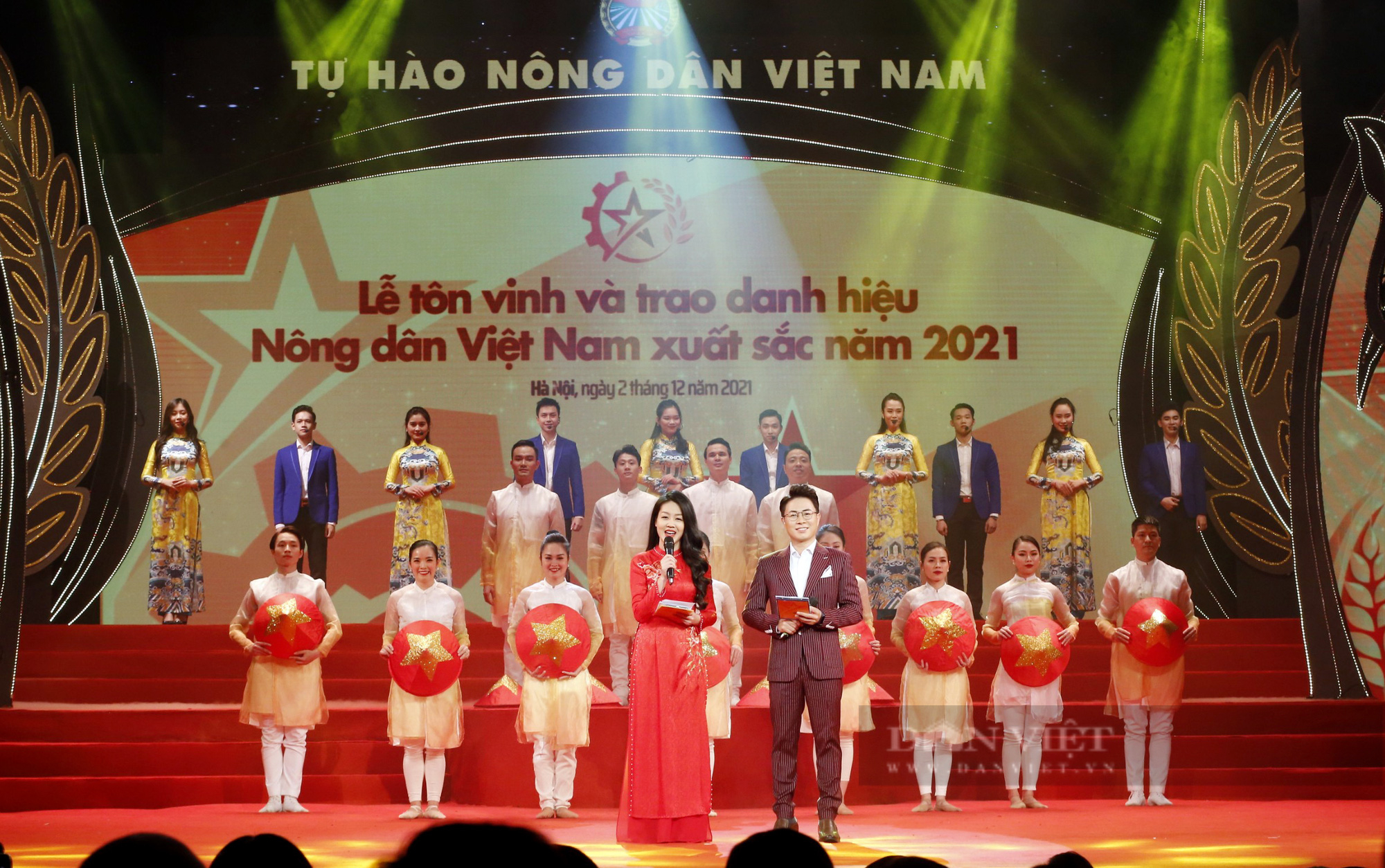 Toàn cảnh đêm Tôn vinh 63 nông dân Việt Nam xuất sắc năm 2021 - Ảnh 6.