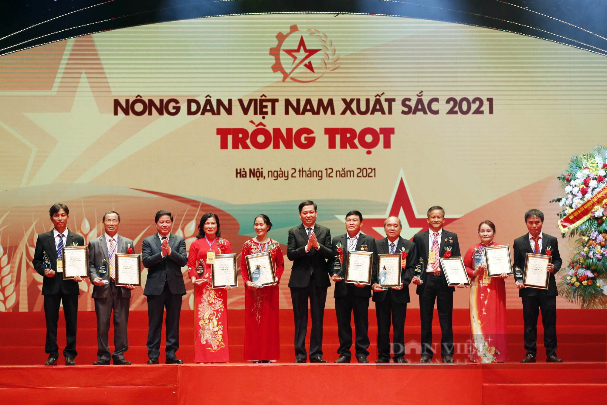 Toàn cảnh đêm Tôn vinh 63 nông dân Việt Nam xuất sắc năm 2021 - Ảnh 8.
