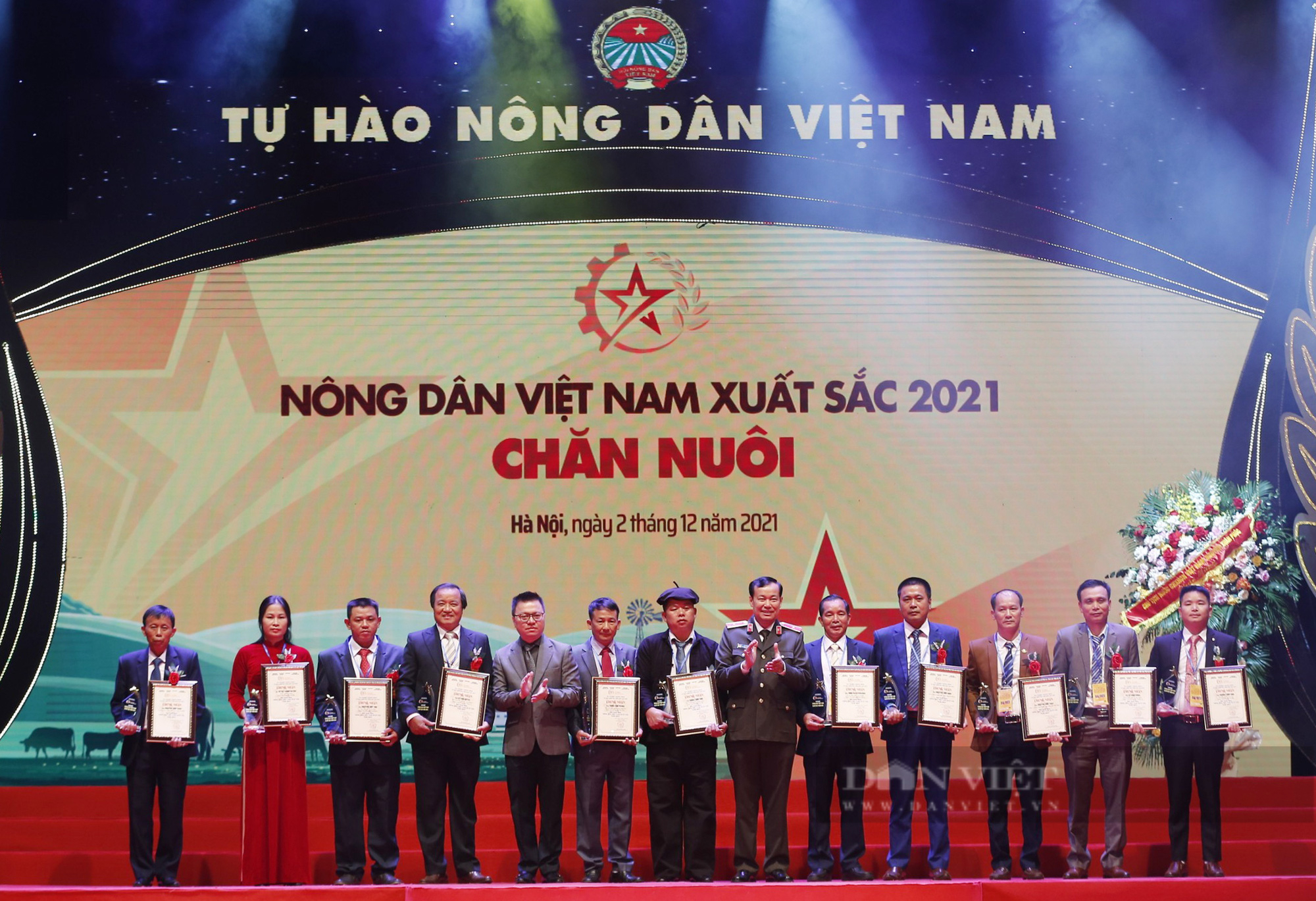 Toàn cảnh đêm Tôn vinh 63 nông dân Việt Nam xuất sắc năm 2021 - Ảnh 9.