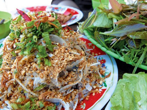Đây là cách làm món gỏi cá chép &quot;ngon thần sầu&quot; khiến người Việt năm châu &quot;lỡ ăn&quot; rồi lại nhớ quê da diết - Ảnh 2.