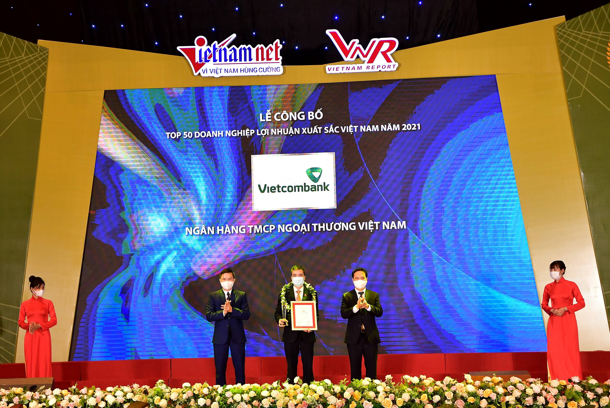 Vietcombank năm 2021 – Vững tin vượt khó - Ảnh 3.