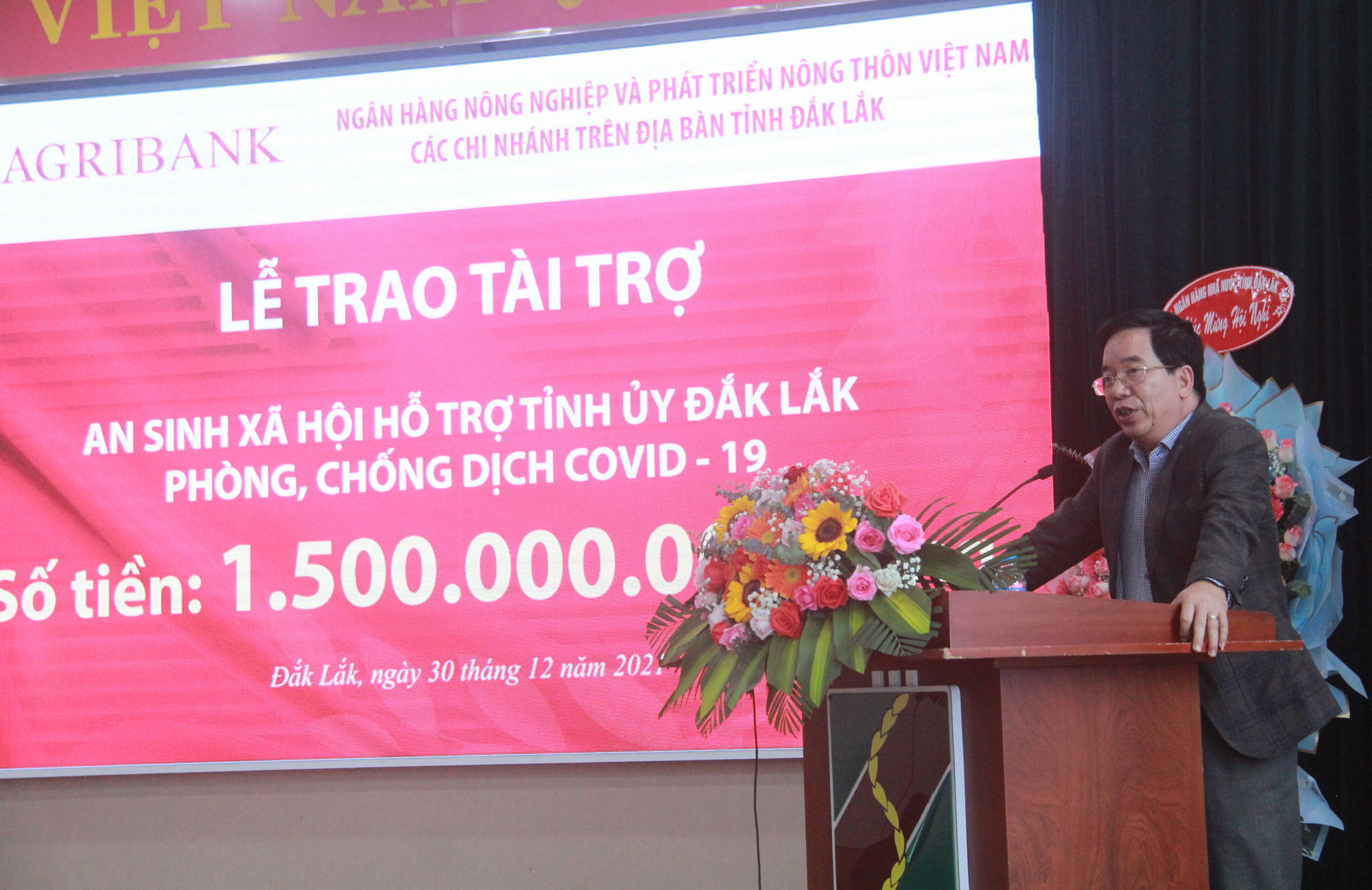 Các chi nhánh Agribank tại Đắk Lắk hỗ trợ 1,5 tỷ đồng vào phòng, chống dịch - Ảnh 1.