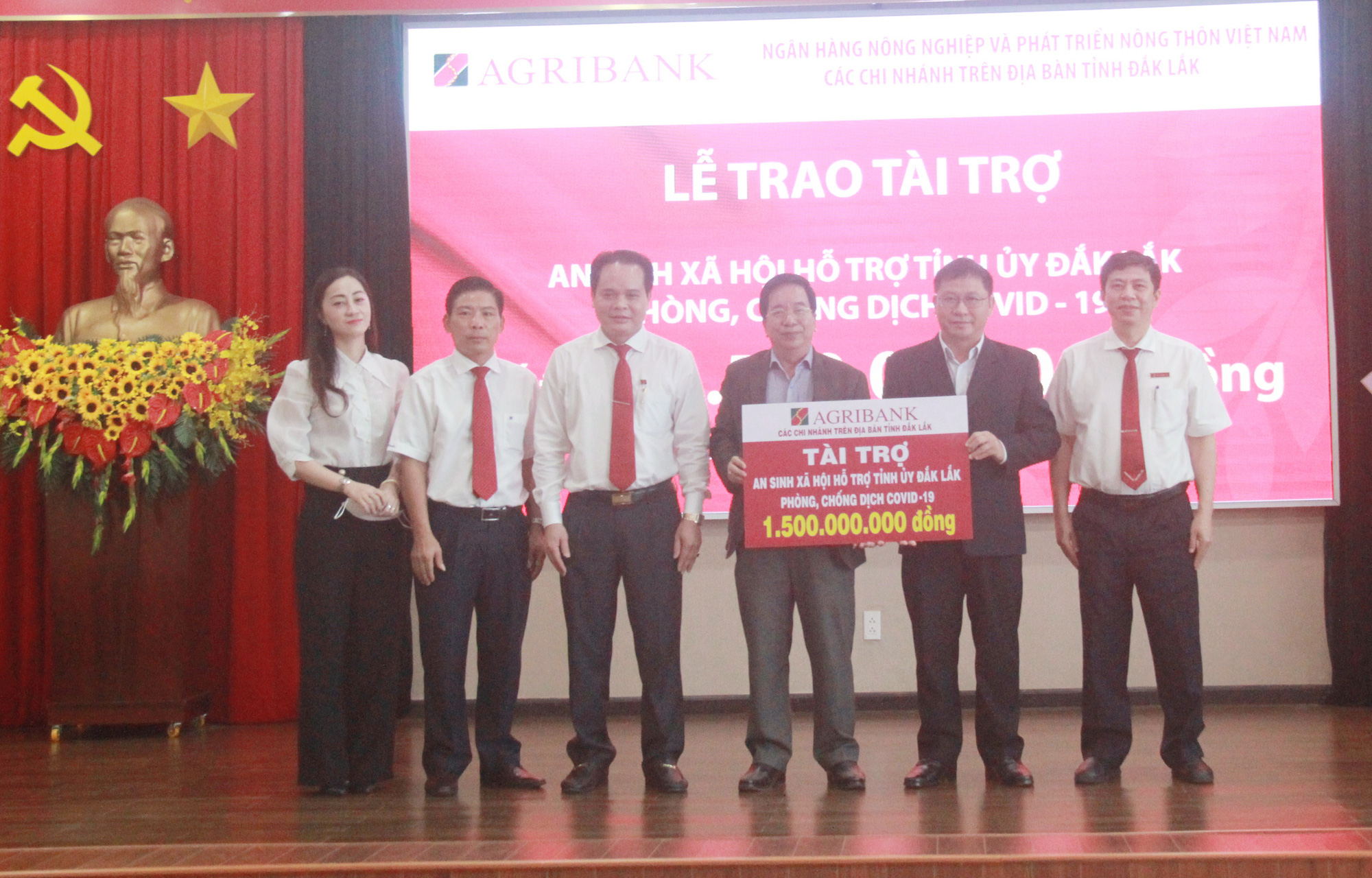 Các chi nhánh Agribank tại Đắk Lắk hỗ trợ 1,5 tỷ đồng vào phòng, chống dịch - Ảnh 3.