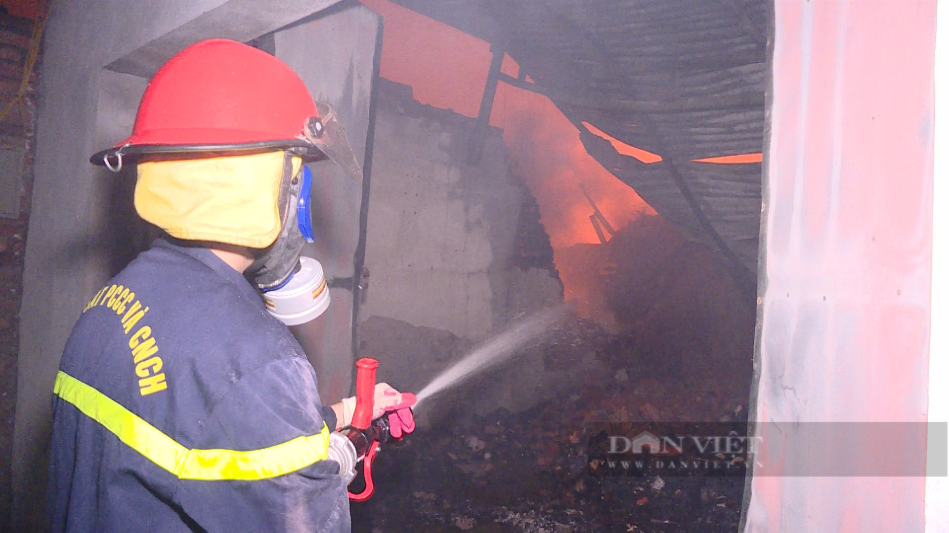 Công an điều tra nguyên nhân cháy cực lớn hơn 2.000 m2 ở chợ vải Ninh Hiệp - Ảnh 3.