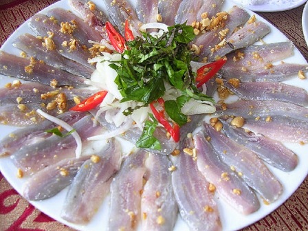 Con đặc sản ở Quảng Bình trông hung dữ, họ hàng với cá mập là thức đặc sản quý hiếm, chỉ dân sành mới biết - Ảnh 4.