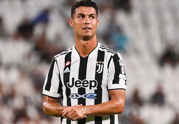 Cảnh sát điều tra vụ chuyển nhượng Ronaldo từ Juventus sang M.U - Ảnh 1.