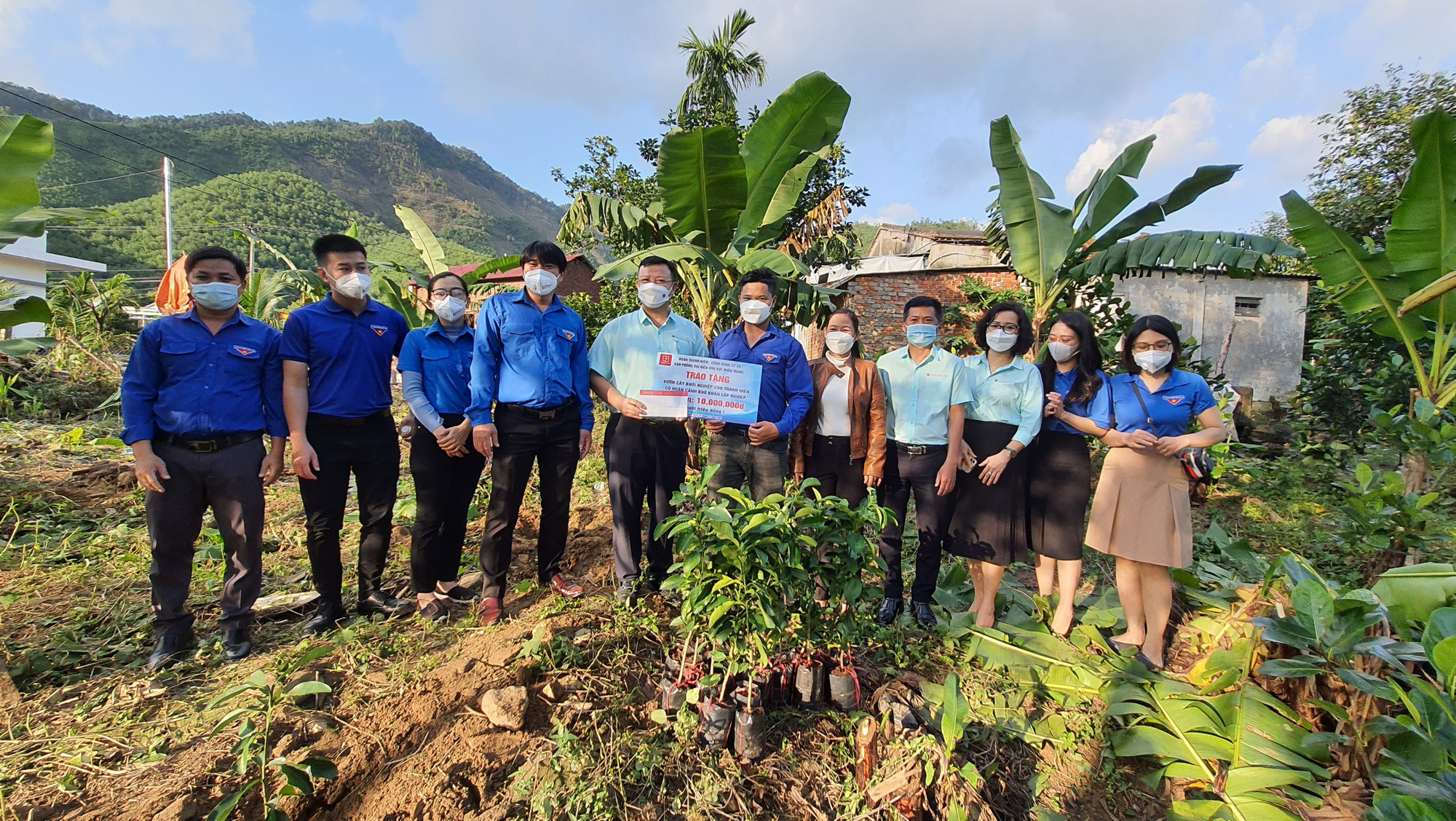 Đà Nẵng: Đoàn thanh niên Agribank khu vực miền Trung tiếp sức cho vườn cây khởi nghiệp - Ảnh 1.