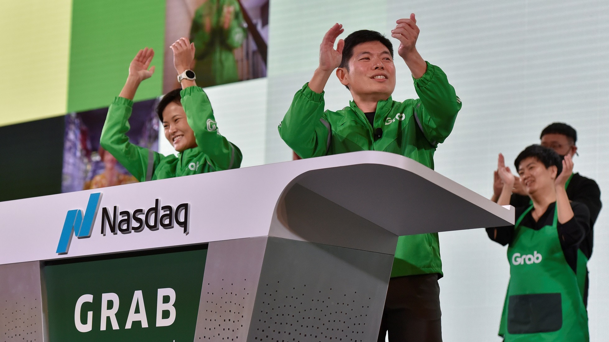 Cổ phiếu của Grab, công ty đặt xe và giao hàng lớn nhất Đông Nam bất ngờ giảm giá trong lần ra mắt sàn Nasdaq ngày 2/12, sau thương vụ sáp nhập kỷ lục trị giá 40 tỷ USD. Ảnh: @AFP.