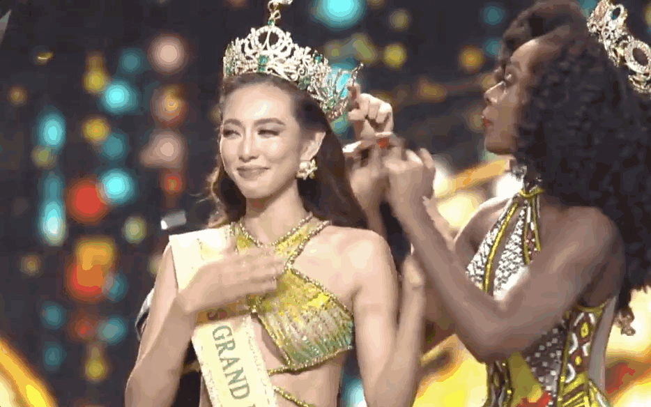 Clip khoảnh khắc Thùy Tiên đăng quang Miss Grand International 2021