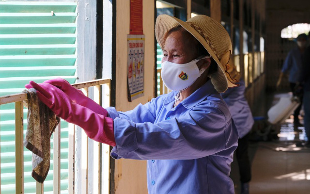 Hà Nội: Trường học thần tốc dọn dẹp, chuẩn bị đón học sinh sau nhiều tháng nghỉ chống dịch