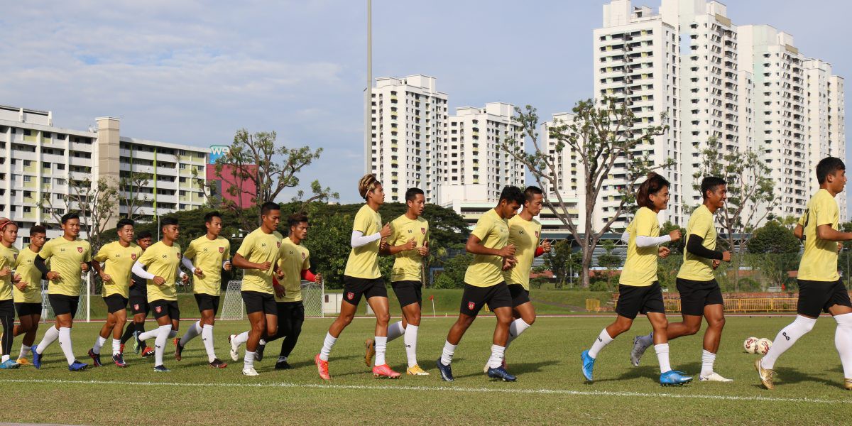 Myanmar có nguy cơ không đủ người đá trận mở màn AFF Cup 2020 - Ảnh 1.