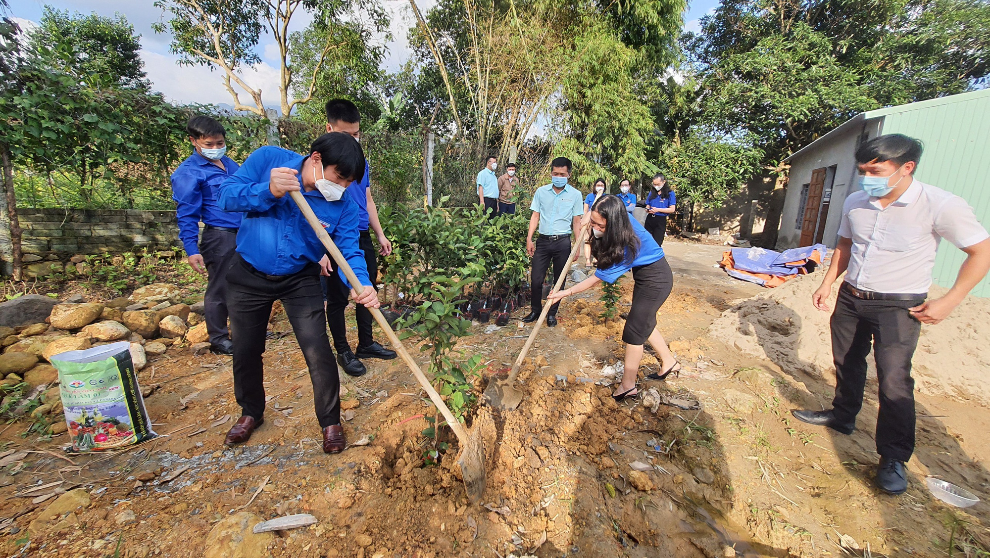 Đà Nẵng: Đoàn thanh niên Agribank khu vực miền Trung tiếp sức cho vườn cây khởi nghiệp - Ảnh 3. Đà Nẵng: Đoàn thanh niên Agribank khu vực miền Trung tiếp sức cho vườn cây khởi nghiệp - Ảnh 3.