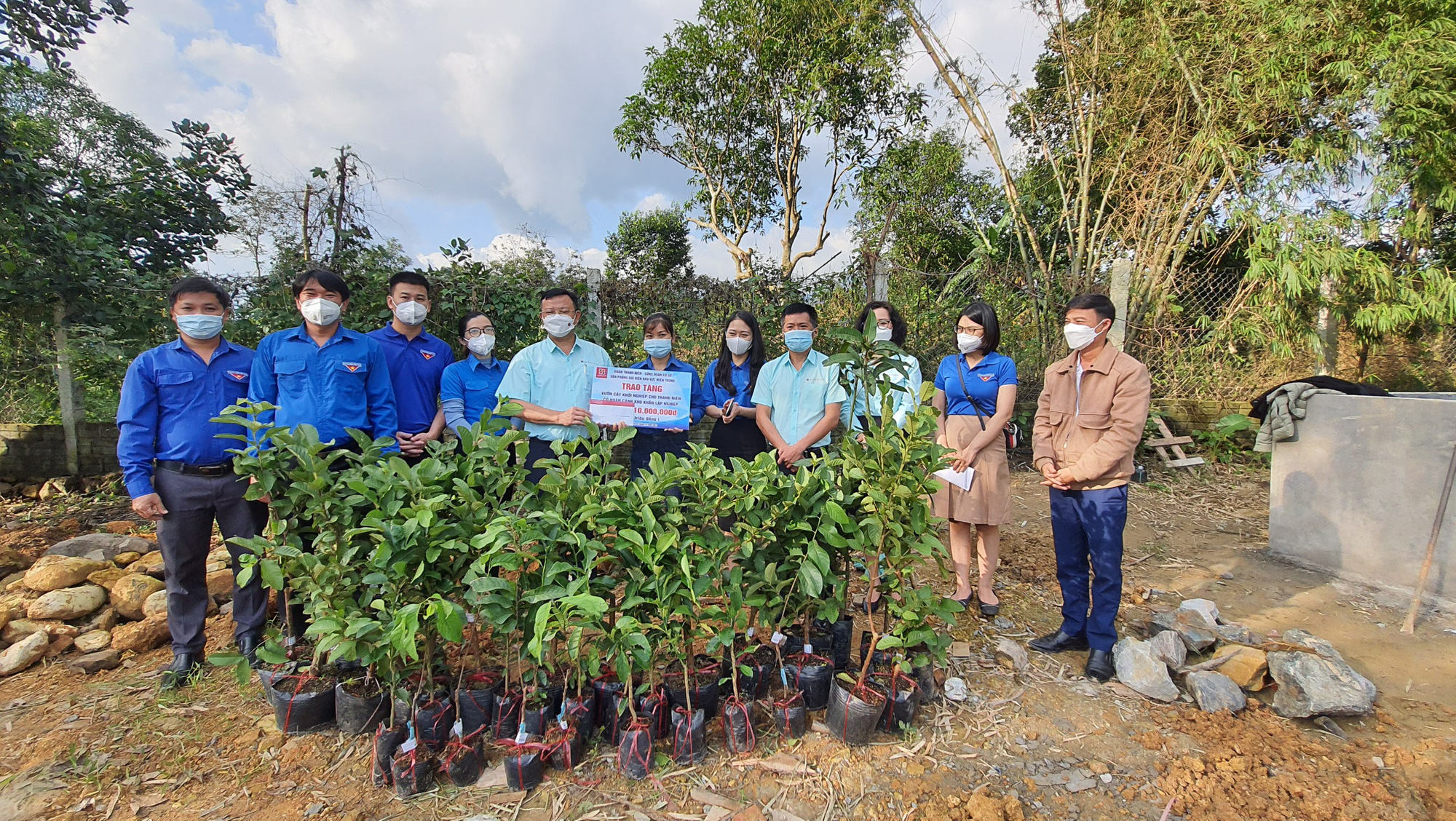 Đà Nẵng: Đoàn thanh niên Agribank khu vực miền Trung tiếp sức cho vườn cây khởi nghiệp - Ảnh 4.