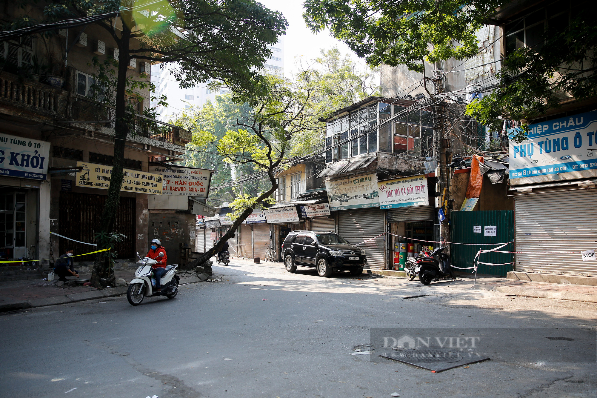 Cõng F0 đi cách ly tại ổ dịch phức tạp khu vực phố cổ Hà Nội - Ảnh 9.