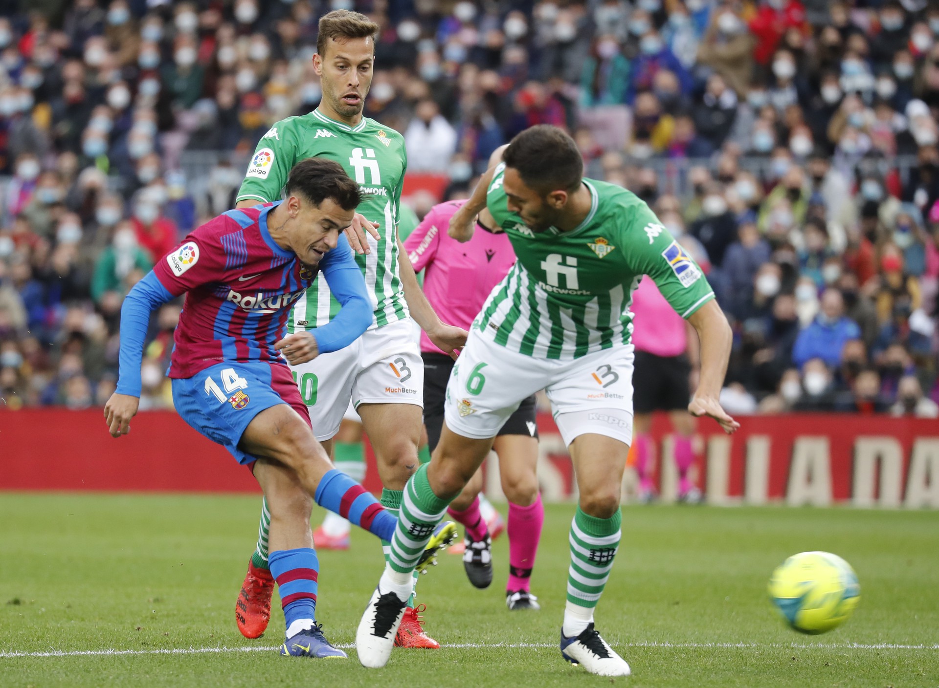 Barca thua sốc Betis, HLV Xavi nhắc đến sự khắc nghiệt - Ảnh 1.