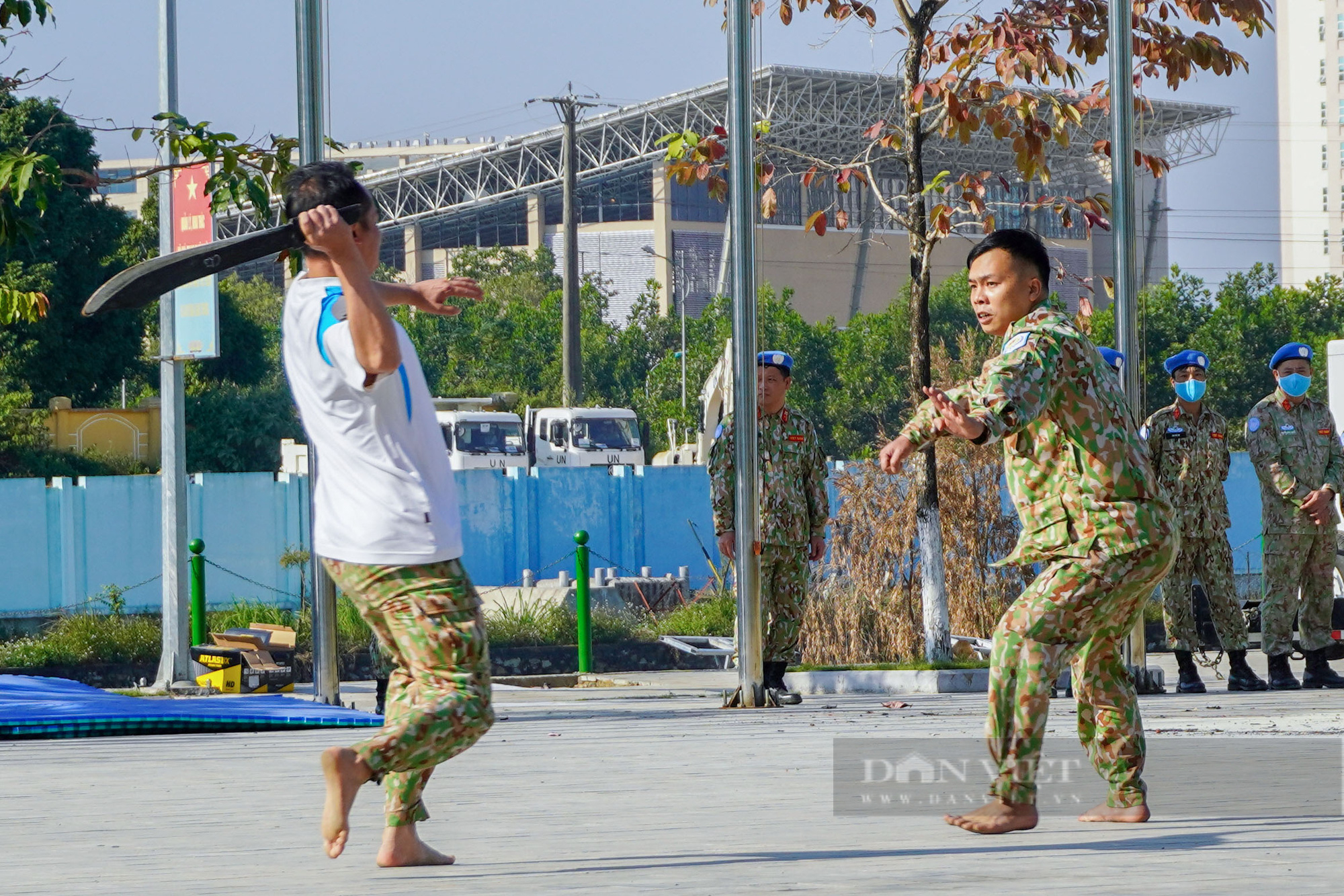 Mãn nhãn màn phô diễn võ thuật thượng thừa của đội công binh &quot;mũ nồi xanh&quot; - Ảnh 5.