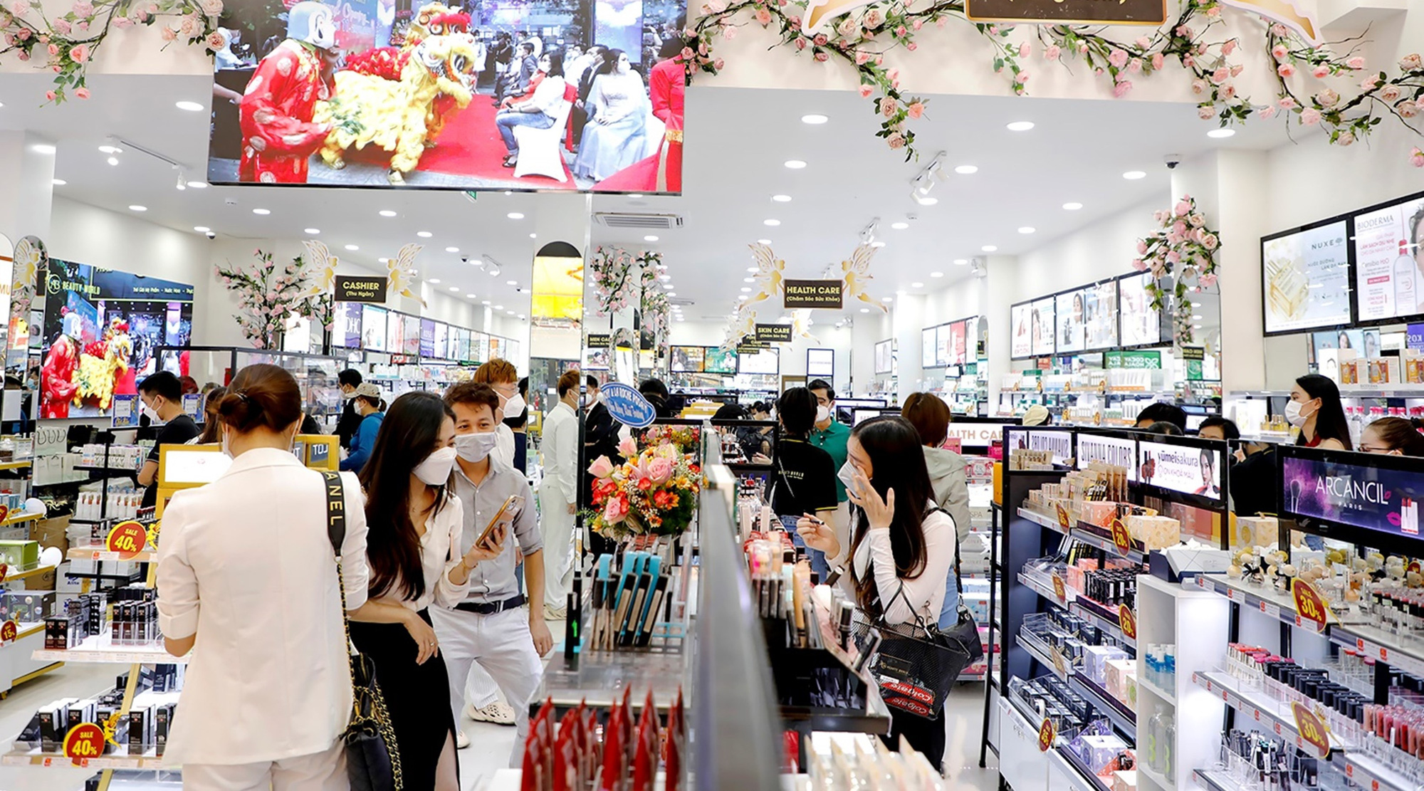 Chuỗi siêu thị mở rộng quy mô bất chấp dịch Covid-19 với chiến lược bán hàng không lợi nhuận - Ảnh 1.