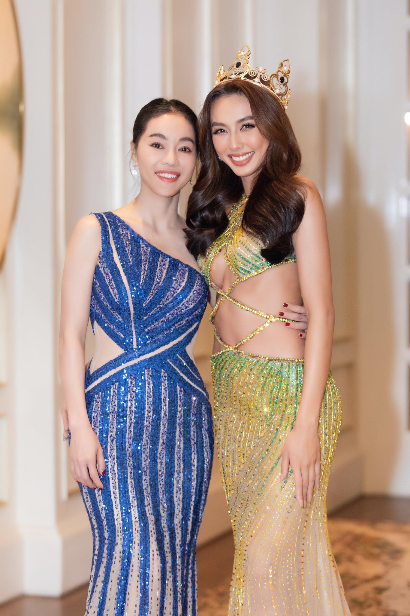Nguyễn Thúc Thùy Tiên đăng quang Miss Grand International 2021: &quot;Bà trùm hoa hậu&quot; hé lộ hậu trường - Ảnh 2.