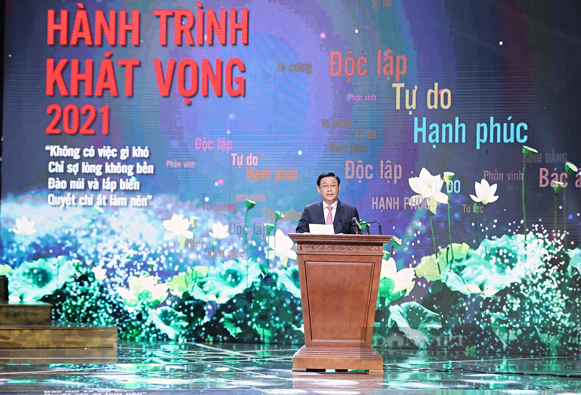 Chủ tịch Quốc hội: &quot;Hồ Chí Minh - Hành trình khát vọng&quot; là chuyến hành trình từ quá khứ đến hiện tại - Ảnh 2.