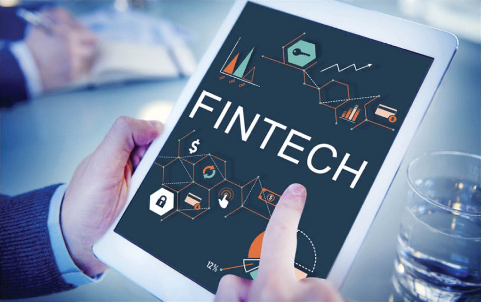 Singapore đang cố gắng đánh bại cả thế giới bằng Fintech. Ảnh: @AFP.