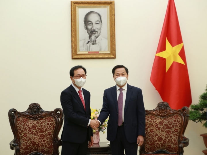 Phó Thủ tướng Lê Minh Khái đề nghị Samsung mở rộng đầu tư tại Việt Nam - Ảnh 1.