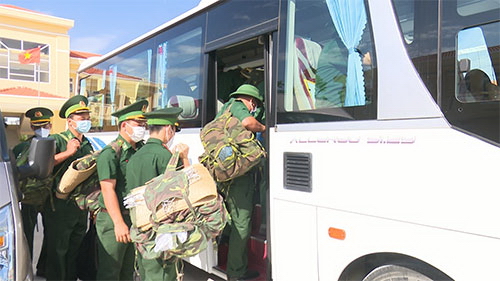 Bộ đội Biên phòng Bình Thuận tăng cường về huyện Tuy Phong giúp dân chống dịch Covid-19 - Ảnh 3.
