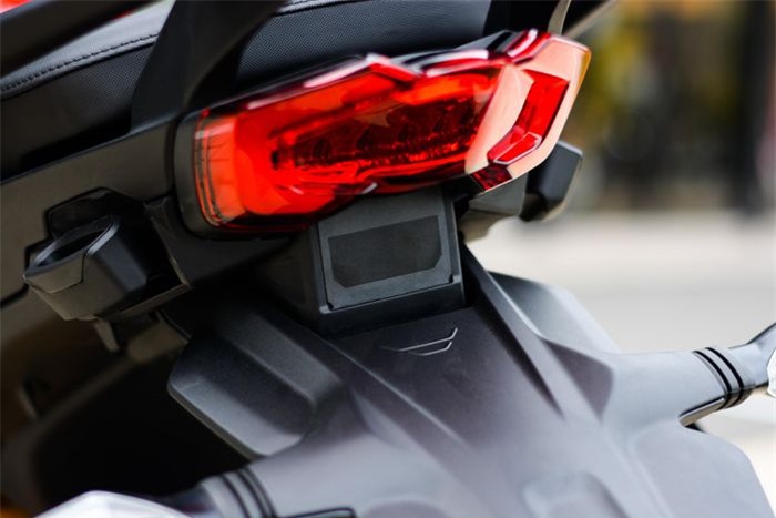 Ducati Multistrada V4 S thế hệ mới có radar, giá 899 triệu đồng  - Ảnh 9.