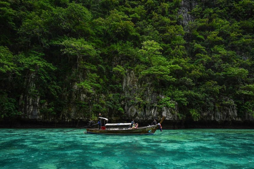 Bài học du lịch sinh thái tại đảo Phi Phi, Thái Lan - Ảnh 2.