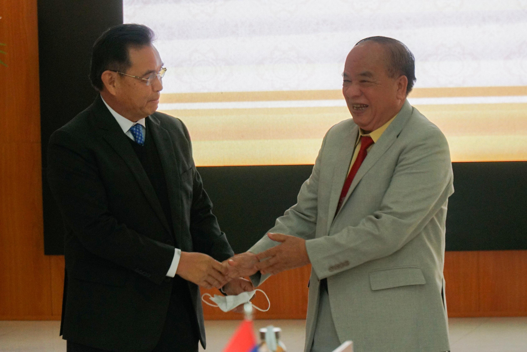 Ảnh: Chủ tịch Quốc hội Lào tham quan mô hình nông nghiệp hữu cơ tại Việt Nam  - Ảnh 5.