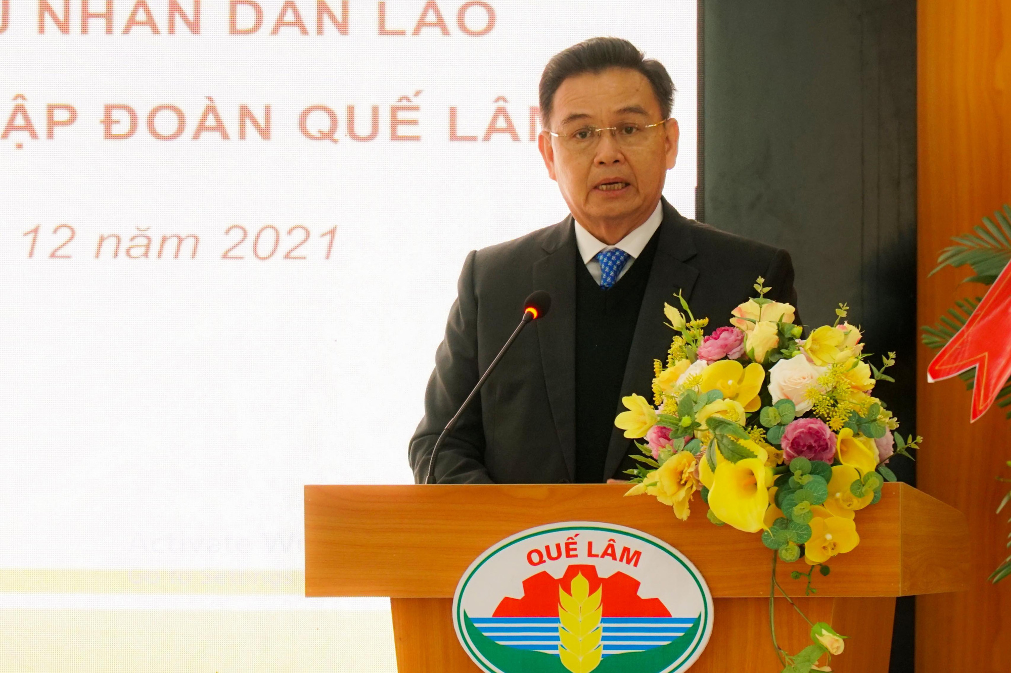 Ảnh: Chủ tịch Quốc hội Lào tham quan mô hình nông nghiệp hữu cơ tại Việt Nam  - Ảnh 1.