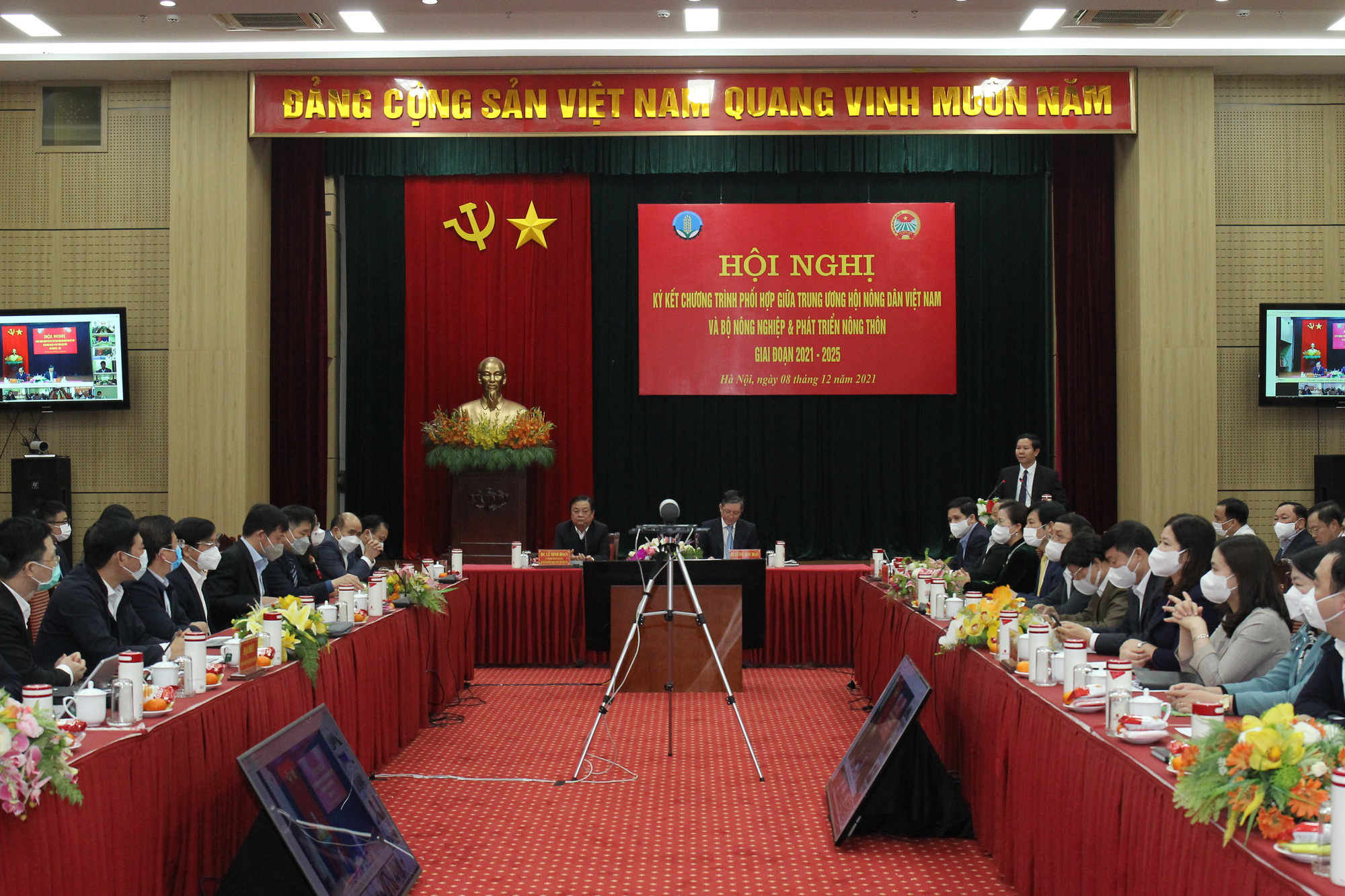 Bộ NNPTNT, Trung ương Hội Nông dân Việt Nam phối hợp thực hiện 5 chương trình tạo lập hình ảnh nông dân thế hệ mới - Ảnh 2.