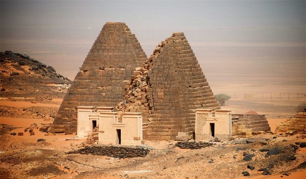 Quốc gia nhiều kim tự tháp nhất thế giới: Không phải Ai Cập - Ảnh 3.