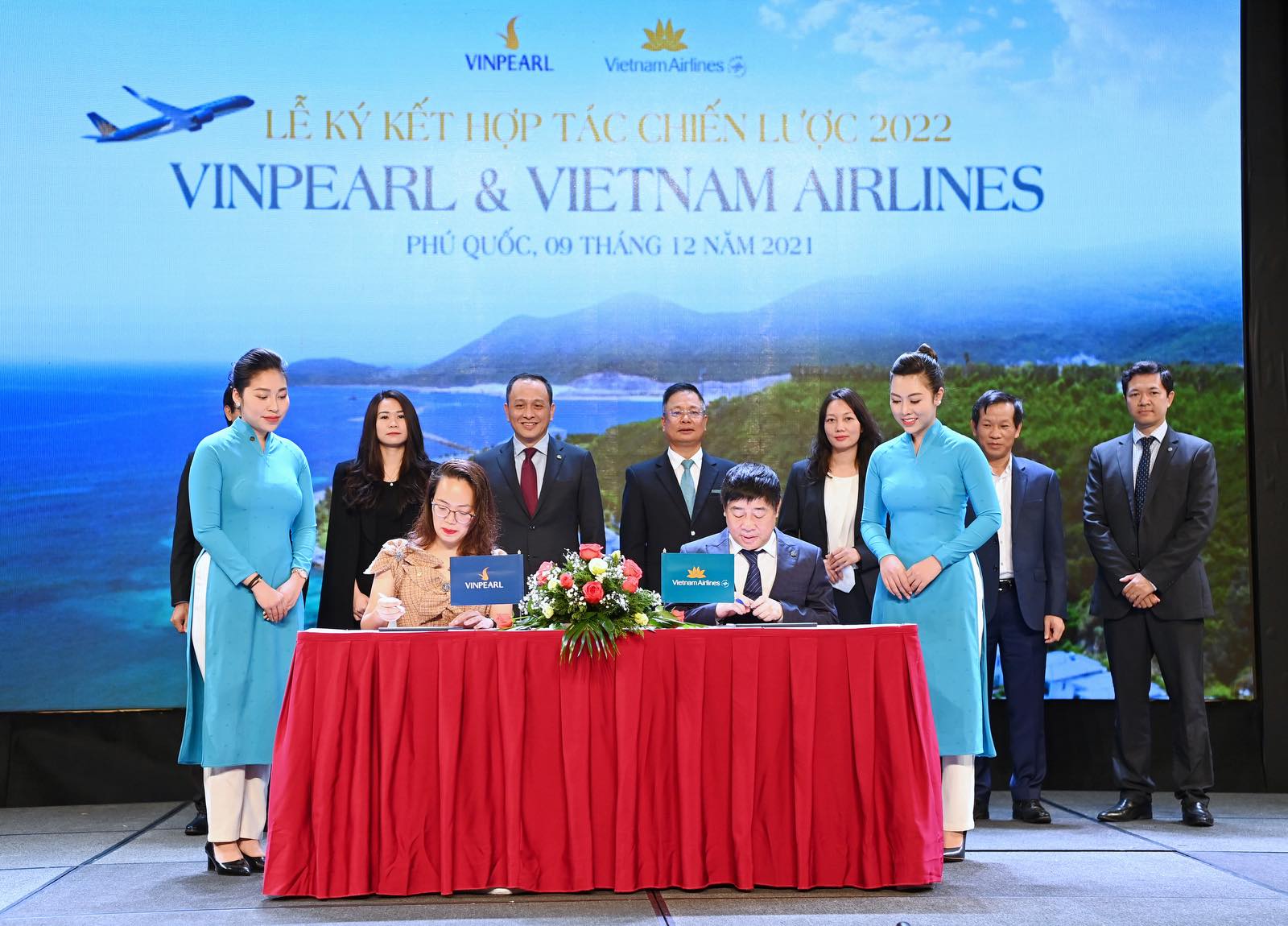 Vietnam Airlines và Vinpearl hợp tác phát triển sản phẩm hàng không - du lịch an toàn - Ảnh 1.