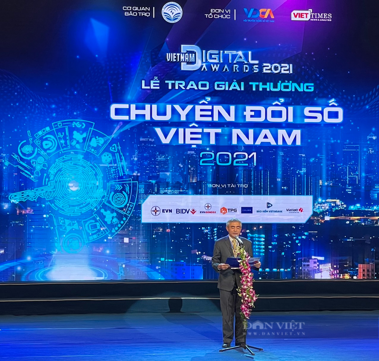 Giải thưởng &quot;Chuyển đổi số Việt Nam 2021&quot;: Góp phần chống dịch, phục hồi kinh tế - Ảnh 1.