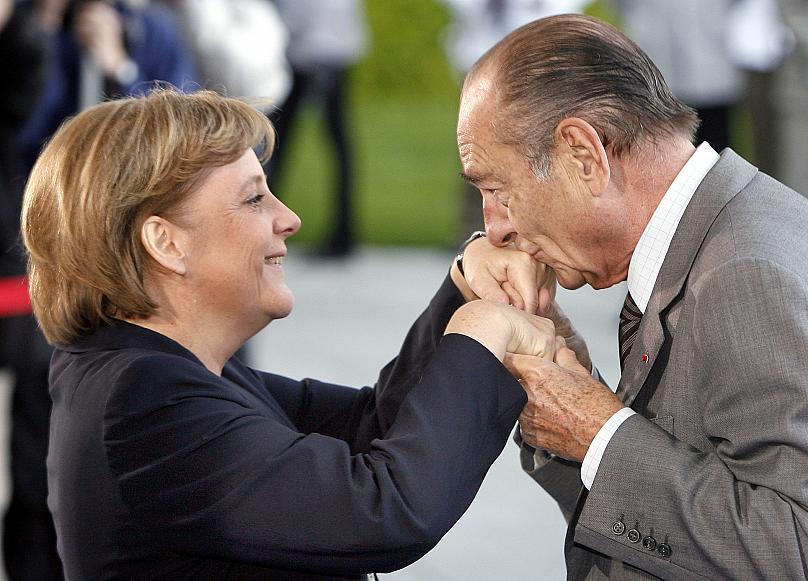 Những hình ảnh đẹp nhất của bà Merkel trong 16 năm cầm quyền - Ảnh 3.