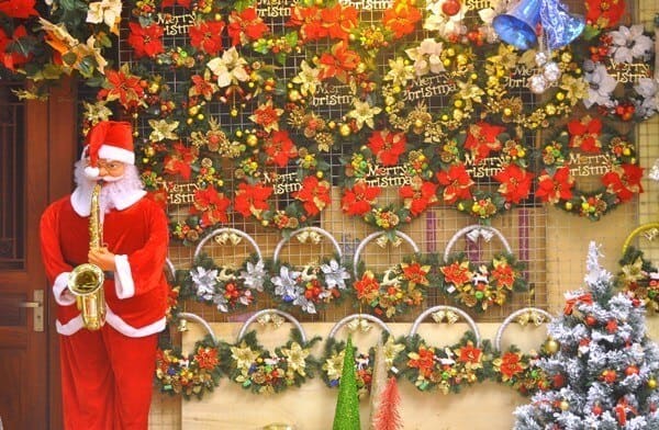 Top 5 địa điểm mua quà Giáng sinh đẹp nhất Hà Nội trong mùa Noel năm nay - Ảnh 3.