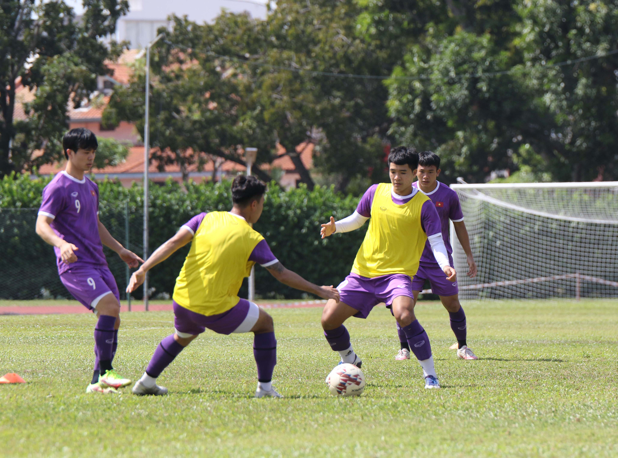 ĐT Việt Nam thi đấu nội bộ, chọn đội hình ra sân trước Malaysia - Ảnh 13.
