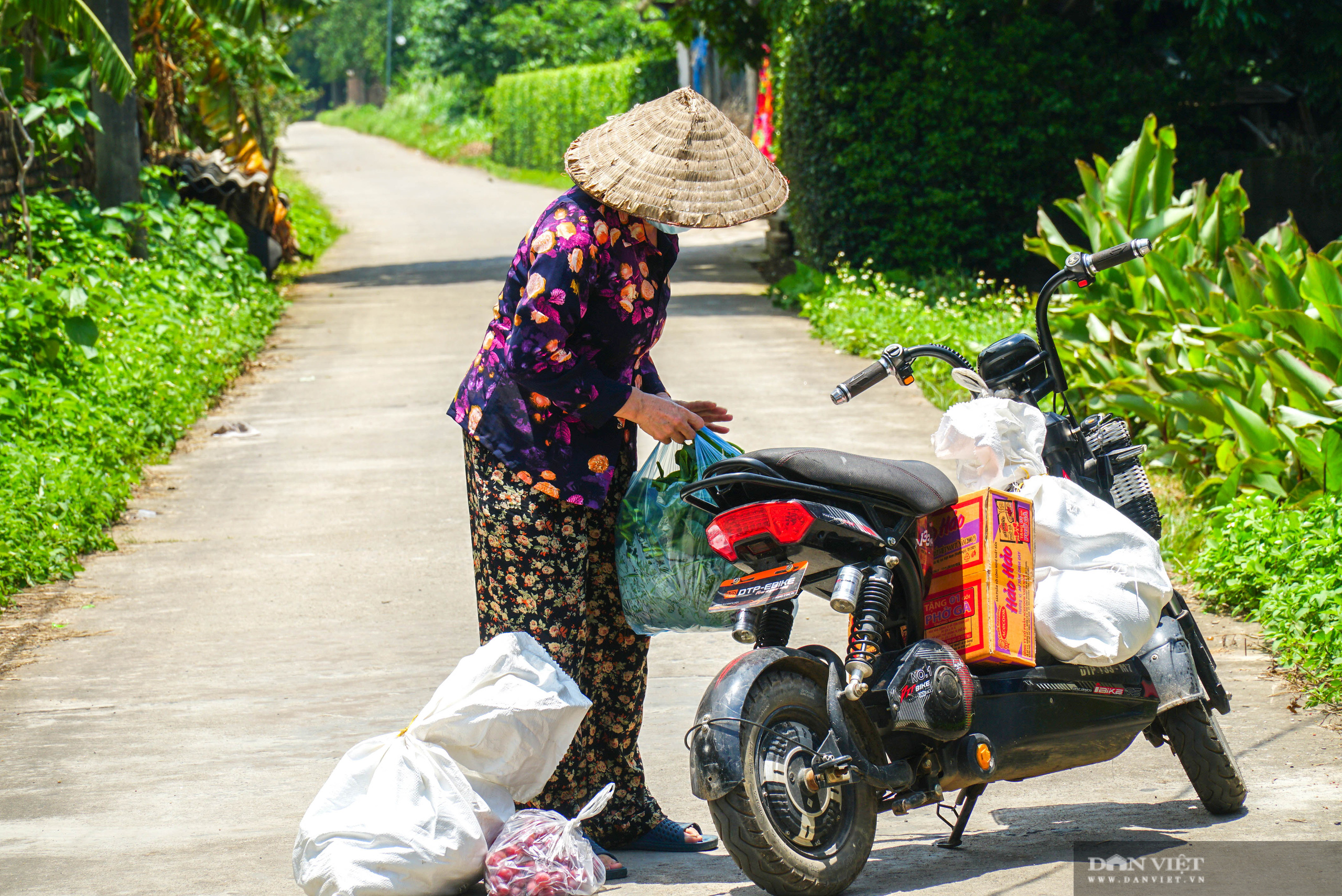 Các ly xã hội một xã của Hà Nội sau khi có 7 ca nhiễm Covid-19 - Ảnh 12.