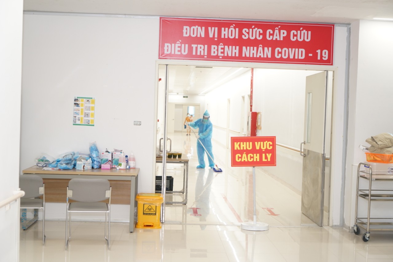 Bên trong khu cách ly, điều trị bệnh nhân Covid-19 tại Bệnh viện Bạch Mai cơ sở 2 - Ảnh 5.