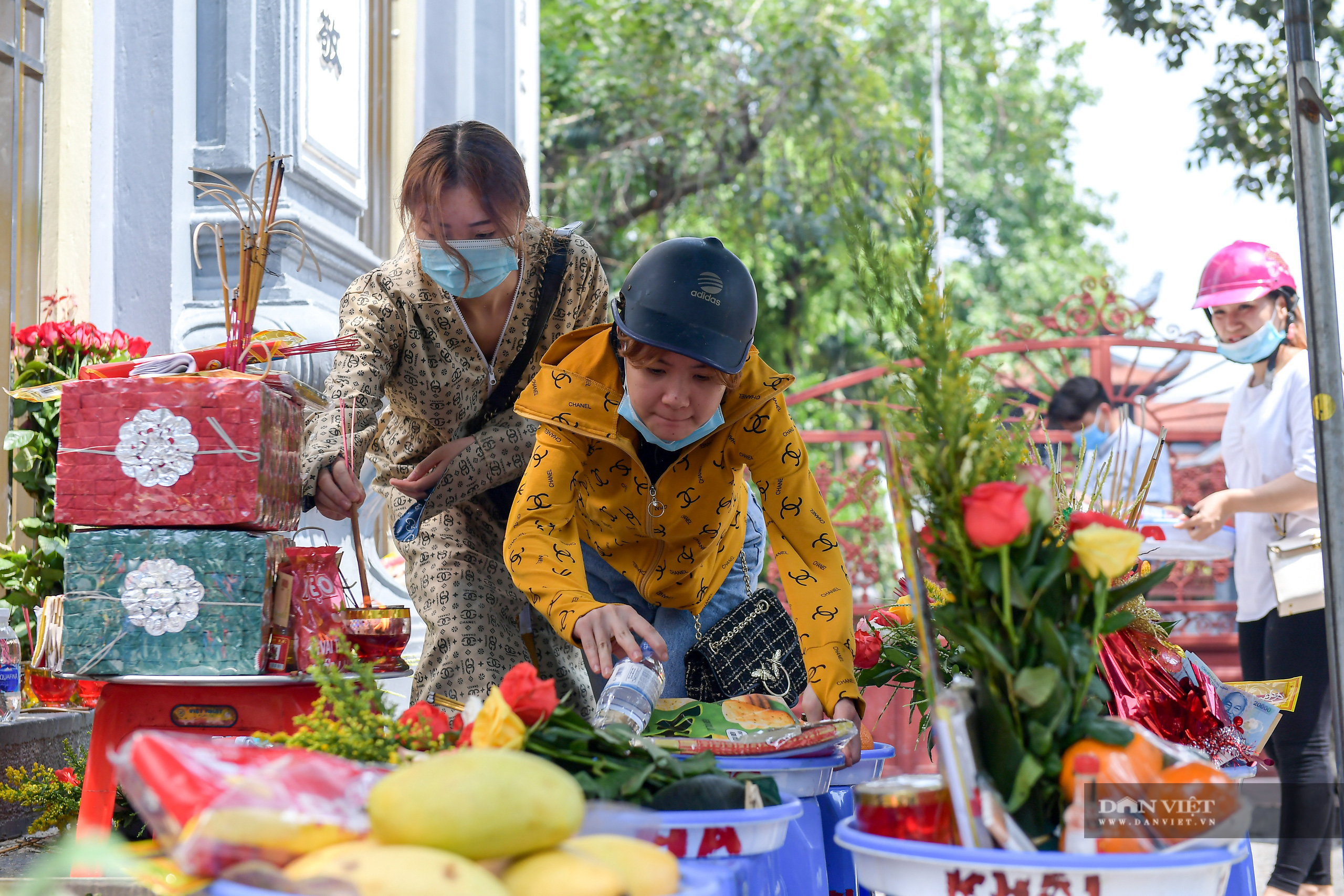 Hà Nội: Công an giải tán người dân đến phủ Tây Hồ vái vọng ngày mùng 1 âm lịch - Ảnh 7.