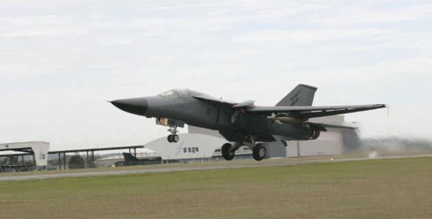 &quot;Mãnh thú ném bom&quot; F-111 Mỹ bị chôn vùi gây sốc ở Australia - Ảnh 14.