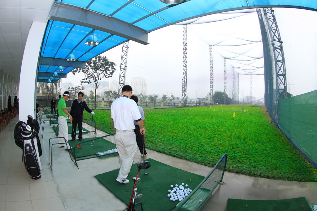 Hà Nội hỏa tốc tạm dừng hoạt động thể thao ở sân golf từ 12h ngày 13/5 - Ảnh 1.