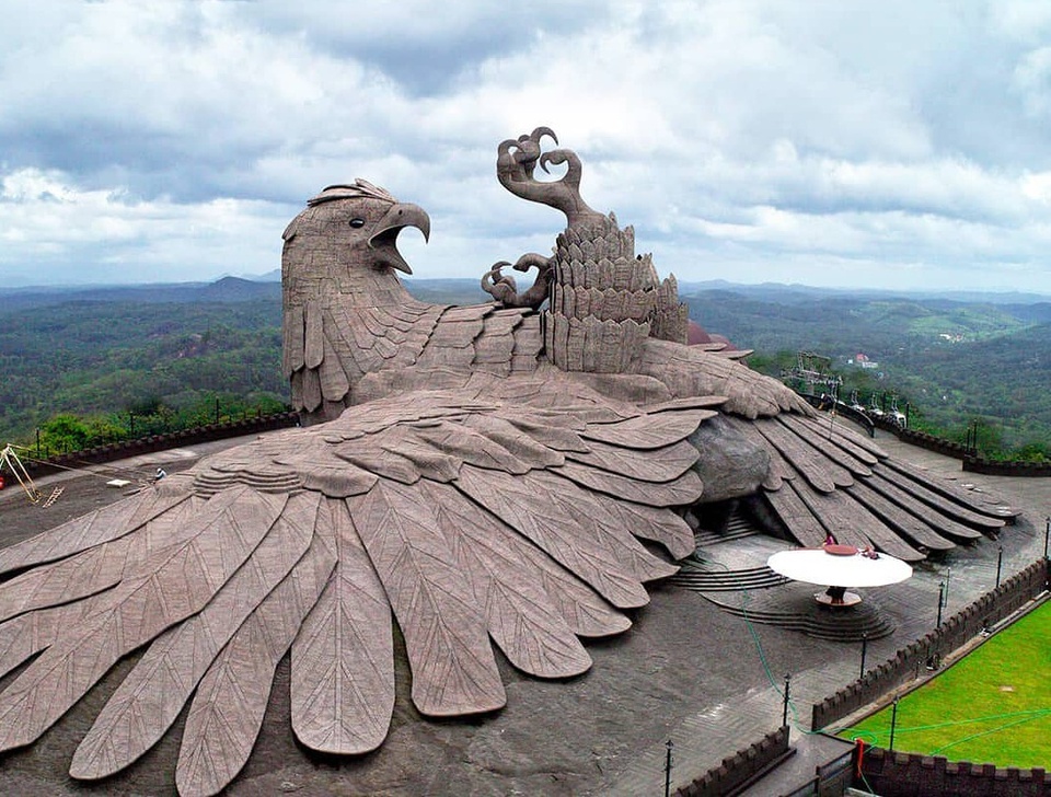 Đây là tượng đài đại bàng lớn nhất thế giới nằm ở Ấn Độ - Ảnh 2.